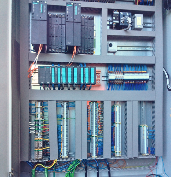 Instalación de Panel de Control con PLC